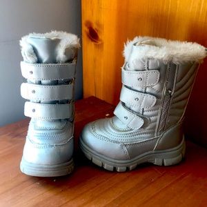 ⭐️  (2 for 10.00 sale )Children’s place snow boots - toddler size 7